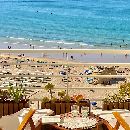 Elegant Beachfront Stay- Ocean View Balcony & Garage Apartmán