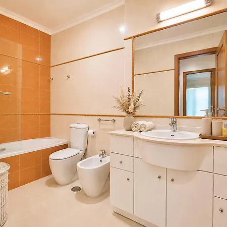 Ocean View Elegant - Balcony Facing & Garage - Da Rocha Apartamento